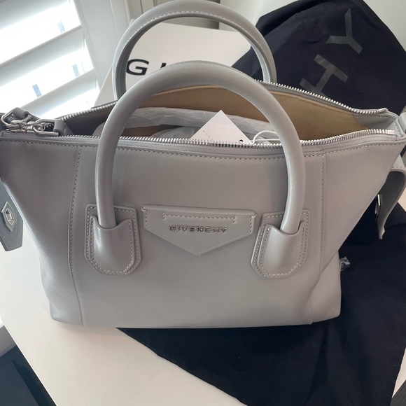 ❌SOLD❌ GIVENCHY small Soft ANTIGONA - Cloud Grey - Picture 5 of 16